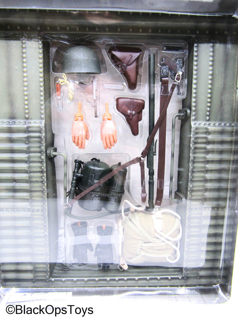 Load image into Gallery viewer, WWII Crete 1941 German Fallschirmjäger "Max" - MINT IN BOX

