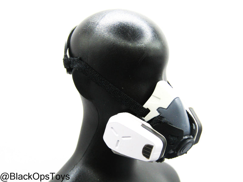Load image into Gallery viewer, Black &amp; White Respirator Mask
