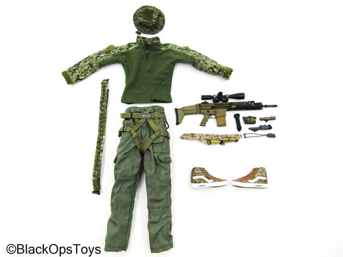 AOR2 Camo Combat Uniform Set w/Sk8 Shoes & SCAR-H Rifle