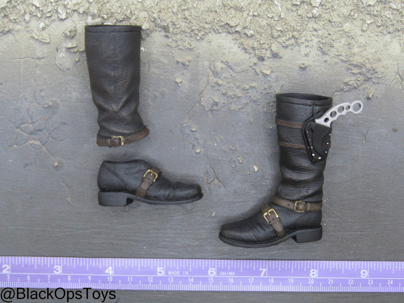 Load image into Gallery viewer, GI JOE - Cobra Major Bludd - Black Boots w/Boot Knife (Peg Type)
