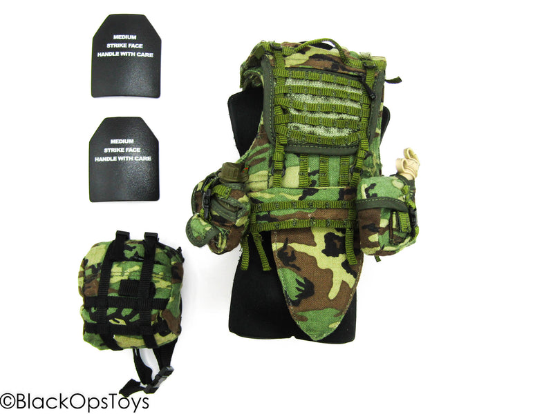 Load image into Gallery viewer, Green Beret - MOLLE Woodland Camo Vest &amp; Battle Belt Set
