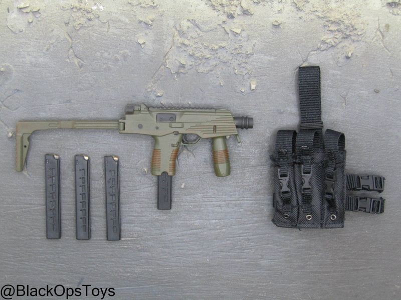 Load image into Gallery viewer, GI JOE - Cobra Major Bludd - Steyr TMP w/Triple Cell Mag Pouch
