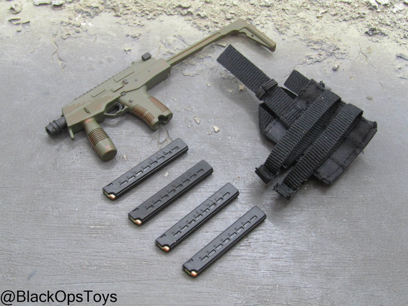 Load image into Gallery viewer, GI JOE - Cobra Major Bludd - Steyr TMP w/Triple Cell Mag Pouch
