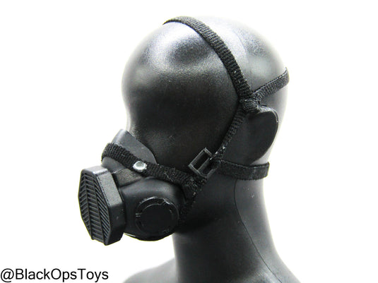 Black Respirator Mask