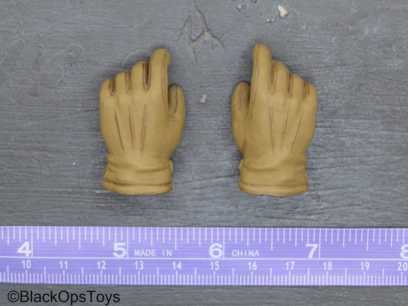 Load image into Gallery viewer, Fury - Sherman Tank Loader - Brown Gloved Hand Set
