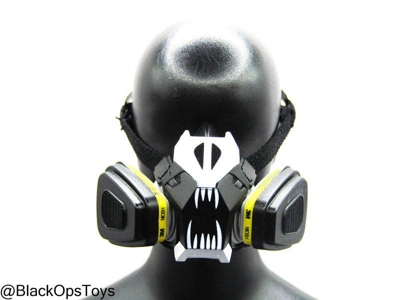 Load image into Gallery viewer, Fang Detailed Respirator Mask
