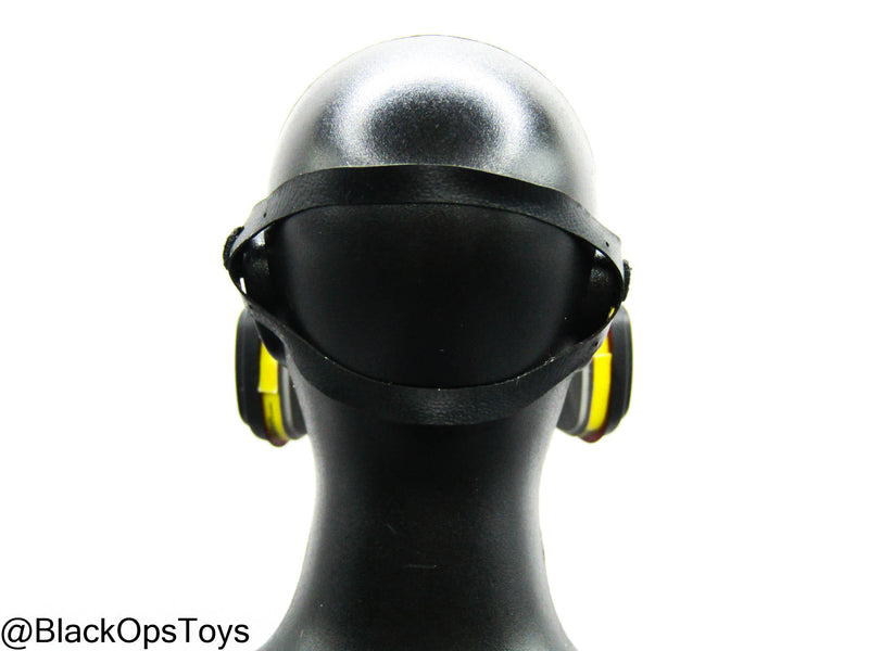 Load image into Gallery viewer, Fang Detailed Respirator Mask
