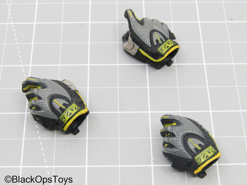 Load image into Gallery viewer, Black &amp; Grey Gloved Hands (x3) (DAM Toys)
