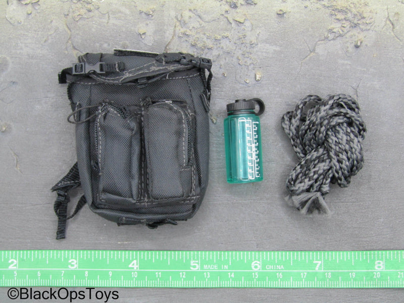 Load image into Gallery viewer, GI JOE - Cobra Viper - Black Backpack w/Bottle &amp; Climbing Rope

