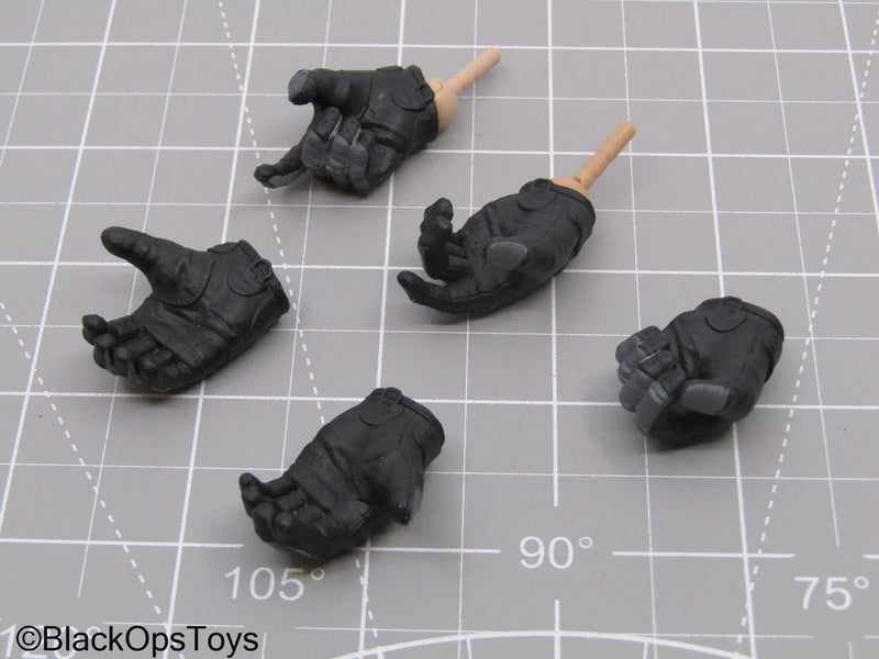 Load image into Gallery viewer, Gloved Hand Set w/Pegs (DAM)
