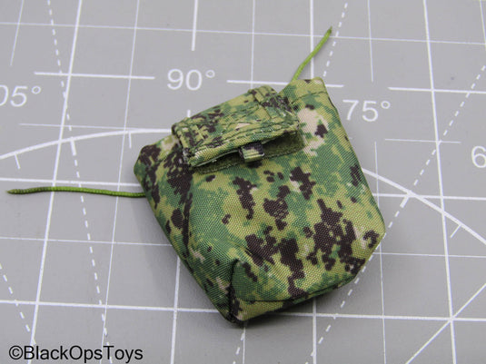 AOR2 Woodland Camo MOLLE Dump Pouch (DAM Toys)