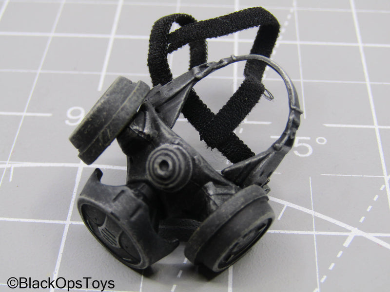 Load image into Gallery viewer, Half Face Gas Mask Respirator (VS Toys)
