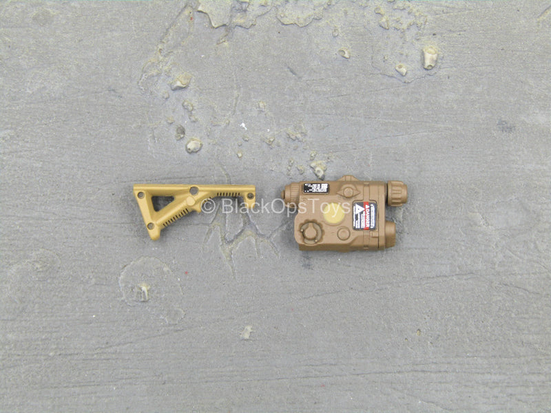 Load image into Gallery viewer, Tan Angled Foregrip &amp; Brown PEQ
