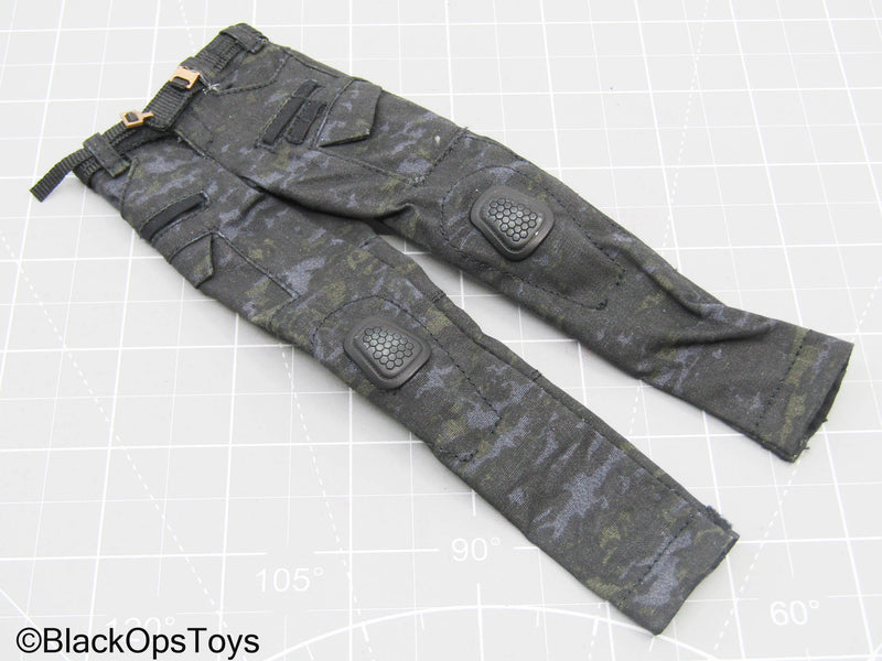 Load image into Gallery viewer, Female Multicam Black Pants w/Belt
