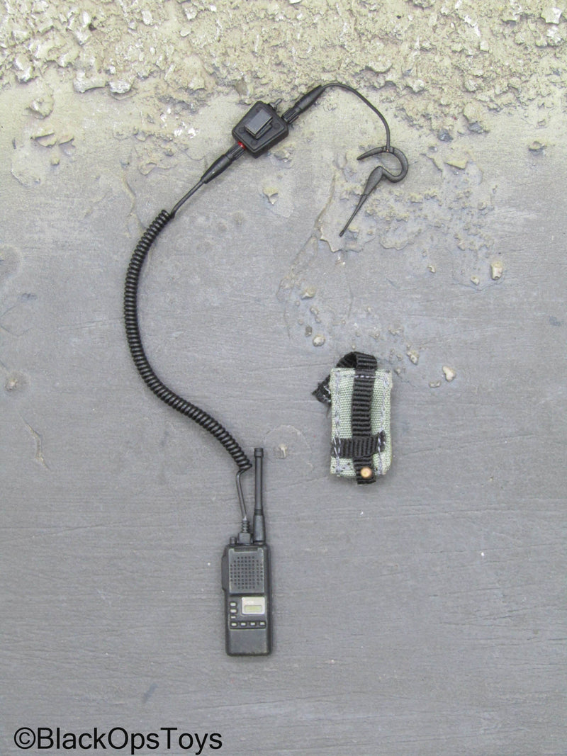 Load image into Gallery viewer, Radio w/Earphone &amp; Pouch

