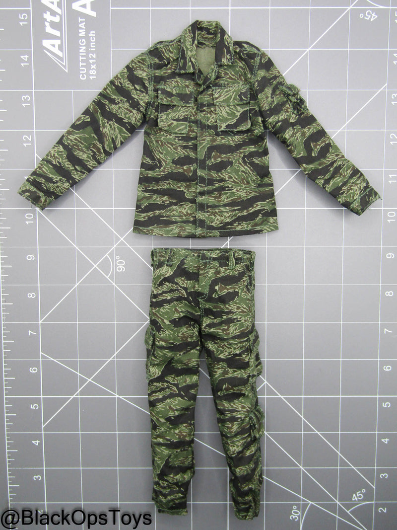Load image into Gallery viewer, Vietnam Era Tiger Stripe Camo Uniform Set (ACE)
