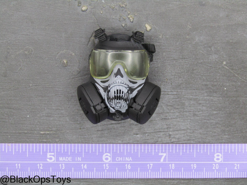 Load image into Gallery viewer, Zombie Hunter - Gas Mask
