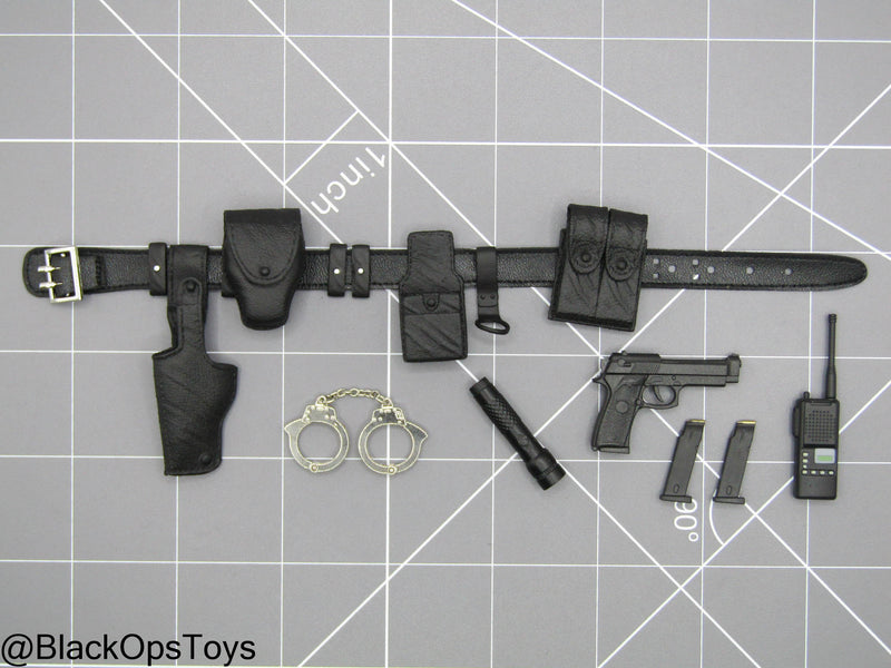 Load image into Gallery viewer, T2 Judgment Day T-1000 - Police Belt w/M9 Pistol &amp; Gear Set

