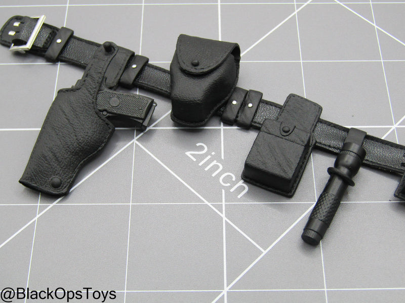 Load image into Gallery viewer, T2 Judgment Day T-1000 - Police Belt w/M9 Pistol &amp; Gear Set
