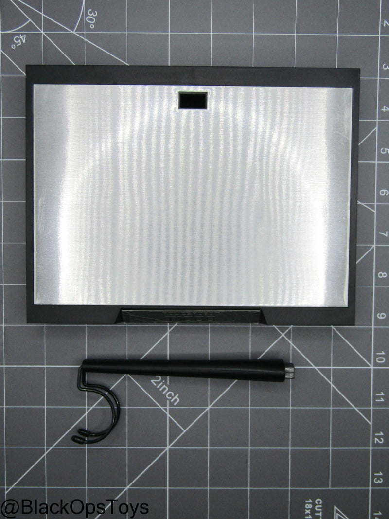 Load image into Gallery viewer, T2 Judgment Day T-1000 - Base Figure Stand
