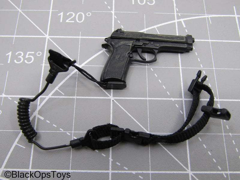 Load image into Gallery viewer, M9 Pistol w/3C Desert Camo Dropleg Holster (Hot Toys)
