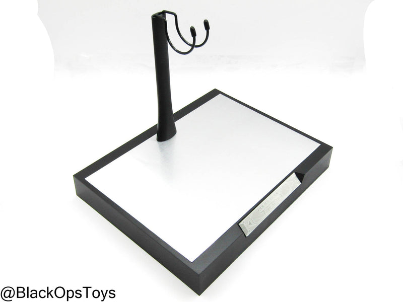Load image into Gallery viewer, T2 Judgment Day T-1000 - Base Figure Stand
