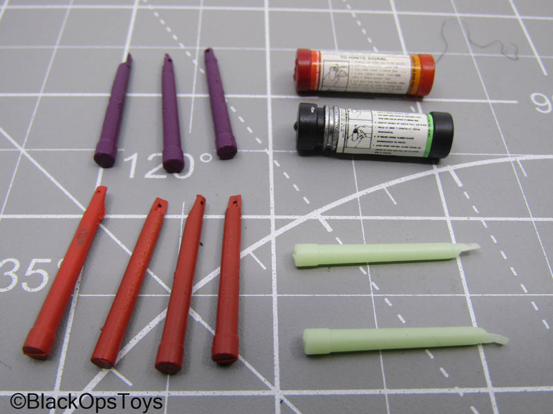 Load image into Gallery viewer, Marine Smoke &amp; Illumination Distress Signal &amp; Chemlight Set
