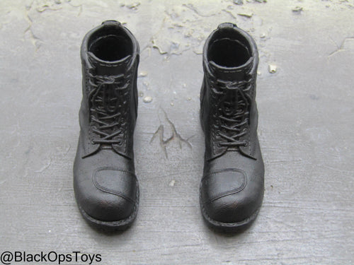 Sage Mentor - Black Boots (Peg Type)