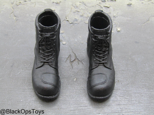 Sage Mentor - Black Boots (Peg Type)