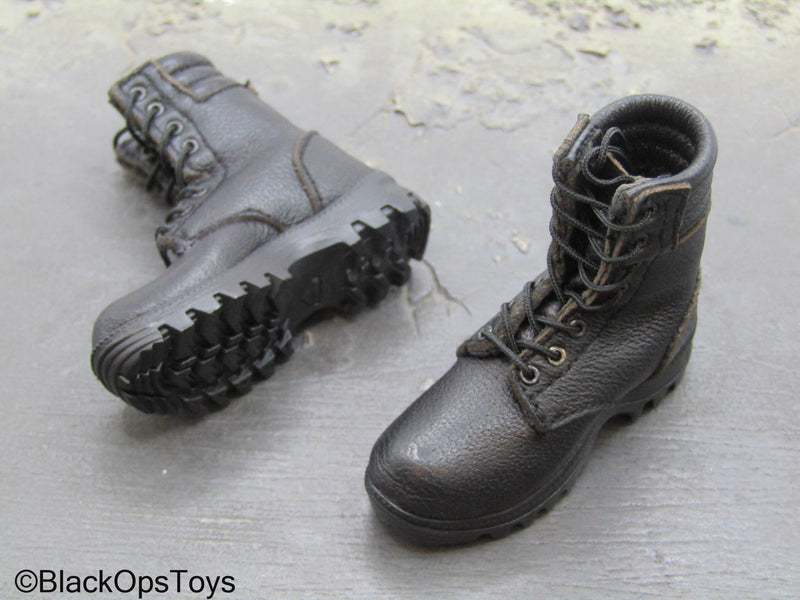 Load image into Gallery viewer, Russian Senior Rifleman - Black Leather Like Boots (Foot Type)
