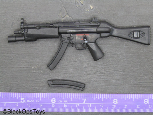 MP5 Submachine Gun w/Tac Light & Moving Charging Handle