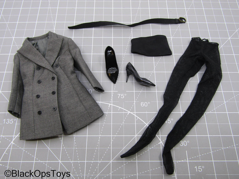 Load image into Gallery viewer, Female Outfit &amp; Shoe Set
