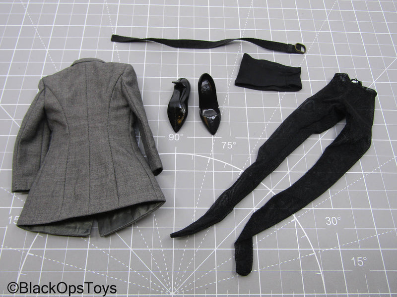 Load image into Gallery viewer, Female Outfit &amp; Shoe Set

