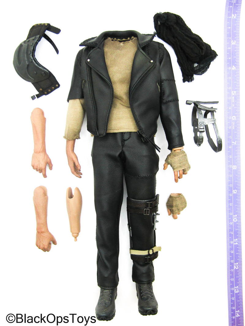 Load image into Gallery viewer, Wasteland Ranger - Male Dressed Body w/Stand
