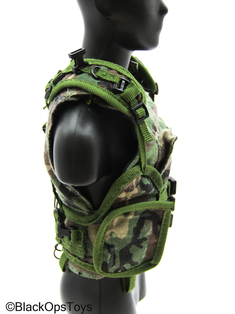 Load image into Gallery viewer, Woodland Camo Plate Carrier w/Combat Vest
