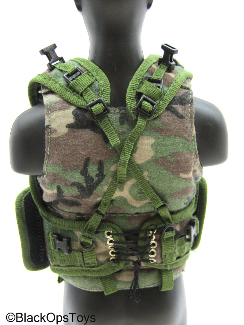 Load image into Gallery viewer, Woodland Camo Plate Carrier w/Combat Vest
