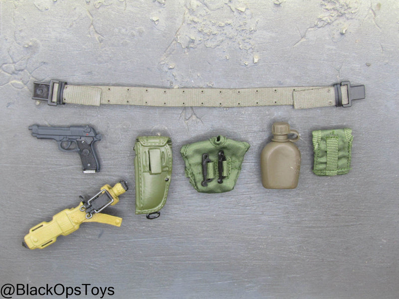 Load image into Gallery viewer, Bam 1/6 Rivet Belt &amp; Pistol Set (Dragon)
