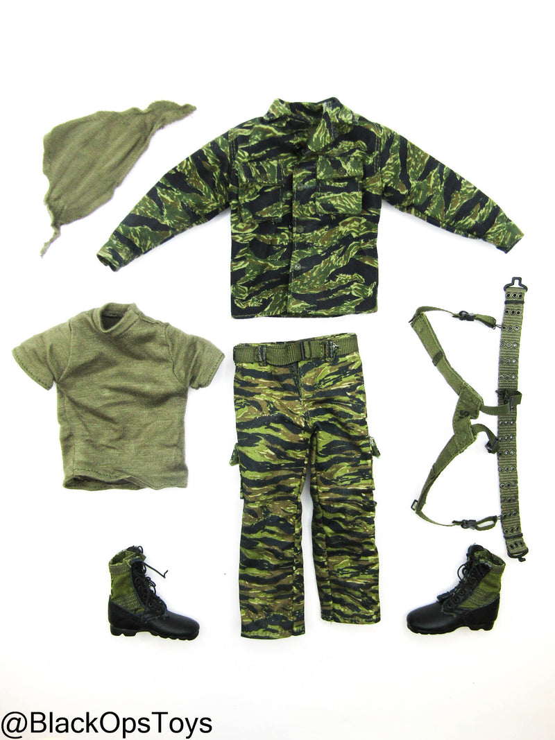 Load image into Gallery viewer, Bam 1/6 Vietnam Era Tiger Stripe Uniform Set (Toy Soldier)

