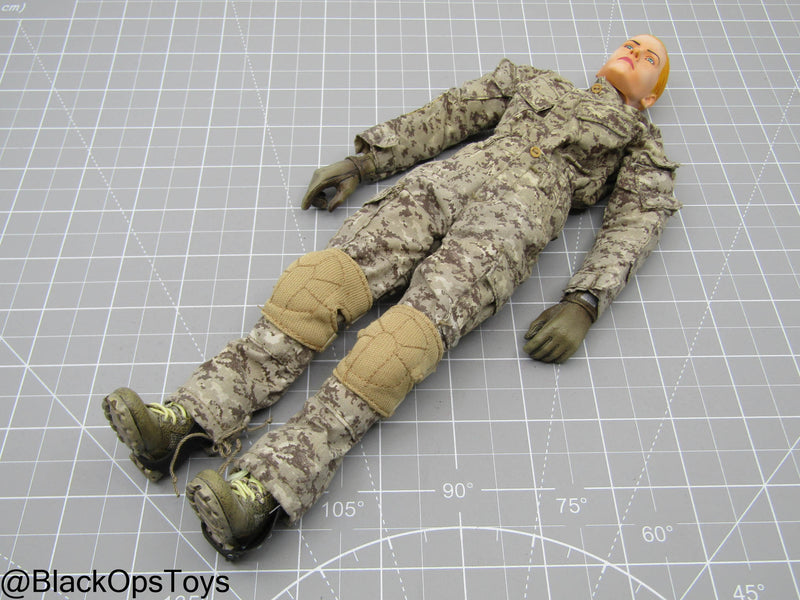 Load image into Gallery viewer, USMC - Female Dressed Body w/Headsculpt (Hot Toys) (READ DESC)
