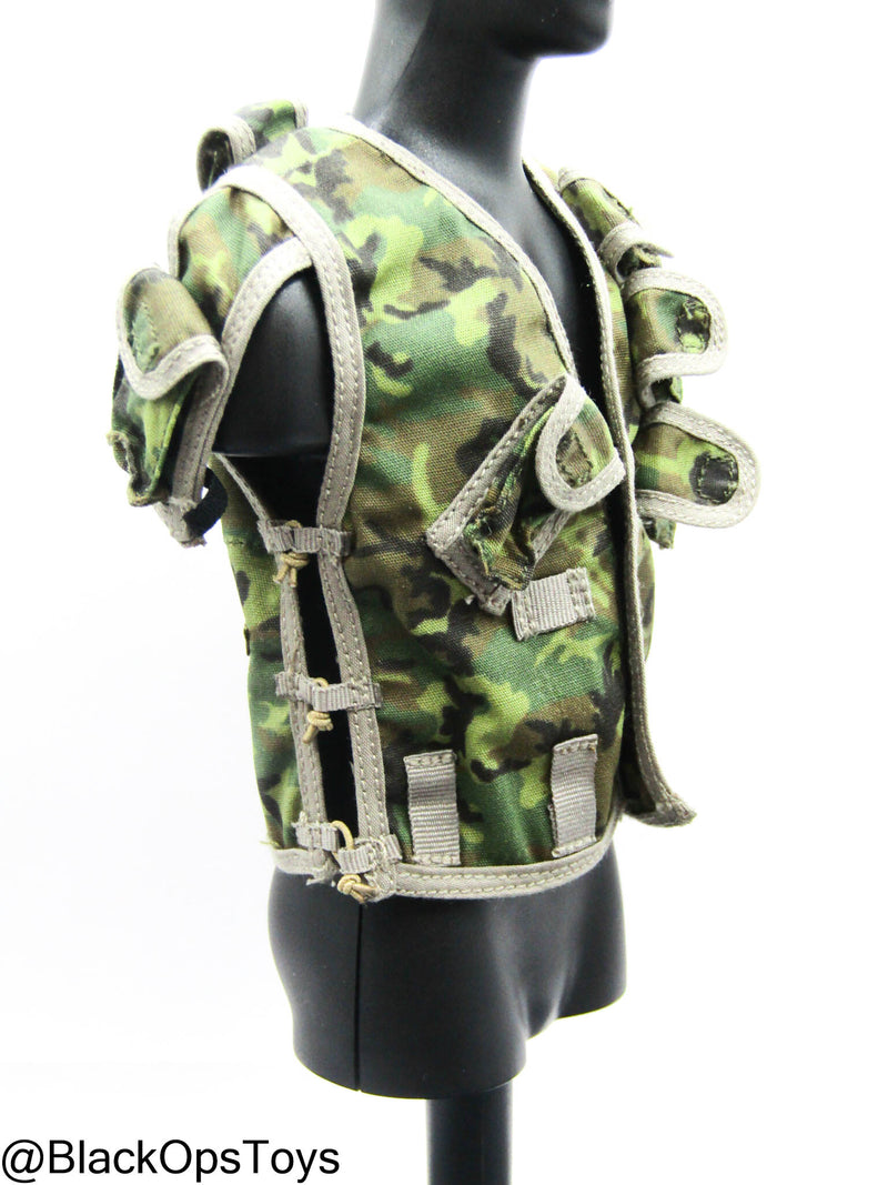 Load image into Gallery viewer, Vietnam - US Seal Point Man - Woodland Camo Survival Vest
