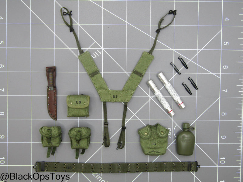 Load image into Gallery viewer, Vietnam - US Seal Point Man - Rivet Belt w/Harness &amp; Pouch Set
