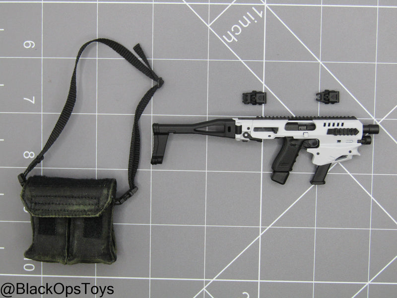 Load image into Gallery viewer, Rogue Survivor Anna - CAA MCK Conversion Pistol w/Satchel
