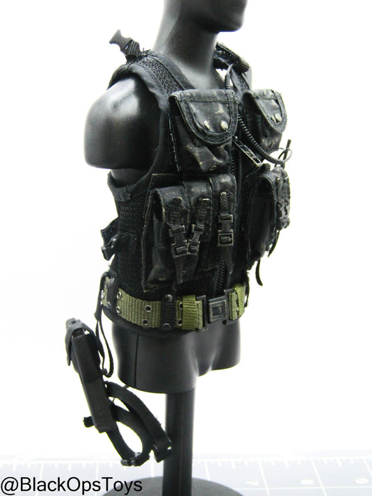 Bam 1/6 Black Survival Vest w/Pistol (Hot Toys)