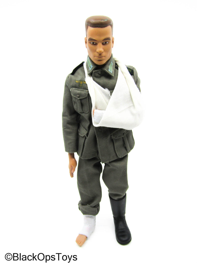 Load image into Gallery viewer, WWII German - Injured Male Body w/Complete Uniform &amp; Cast Set
