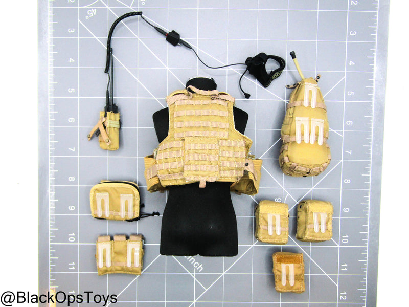 Load image into Gallery viewer, Bam 1/6 Tan MOLLE Plate Carrier w/Pouch Set (Toy Soldier)
