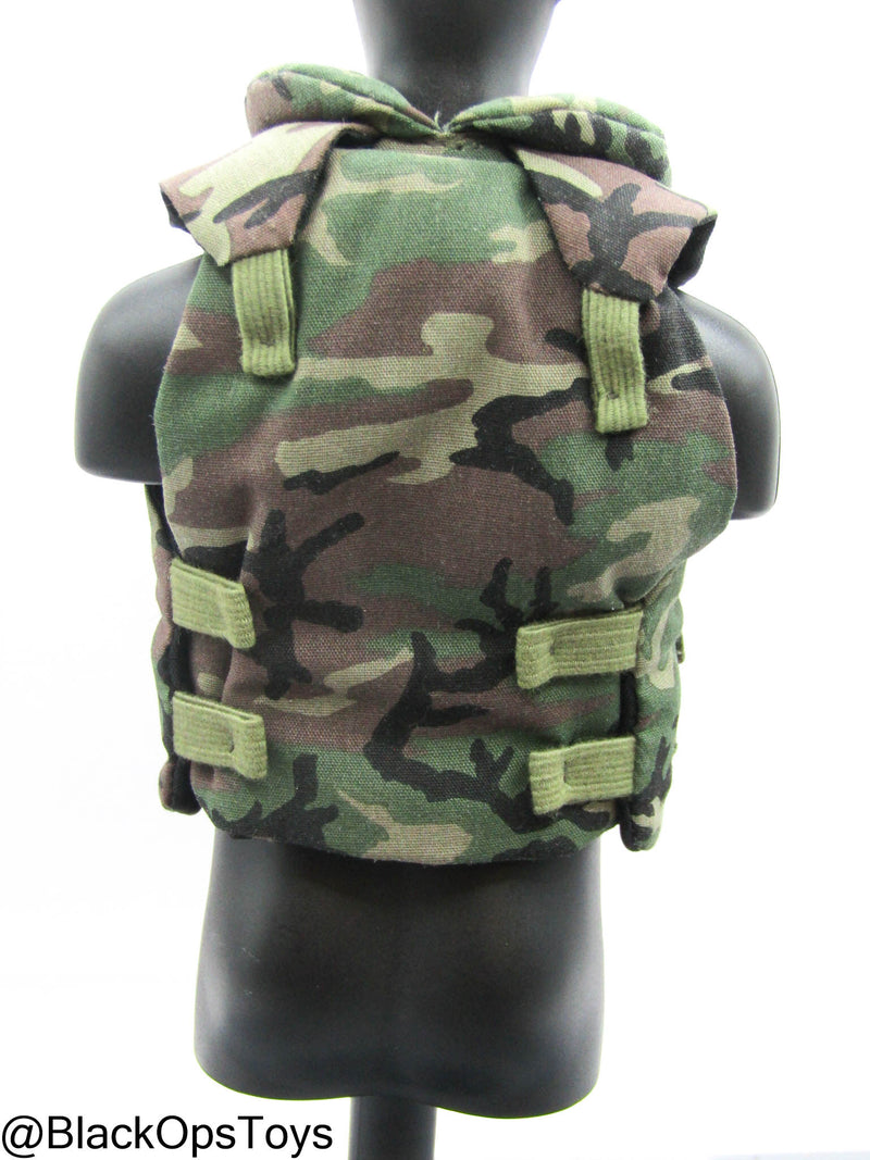 Load image into Gallery viewer, Bam 1/6 Woodland Camo Survival Vest (Dragon)
