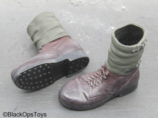 WWII German - Brown Combat Boots w/Gaiters (Foot Type)