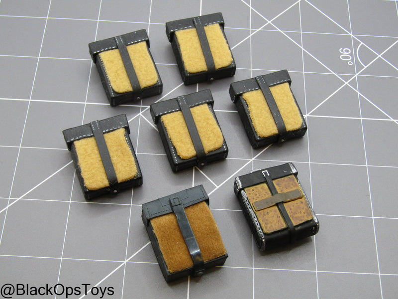 Load image into Gallery viewer, Bam 1/6 WWII German Gunner Tool Pouch Set (x7)
