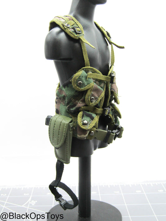 Bam 1/6 Woodland Camo Survival Vest w/Pistol (Dragon)