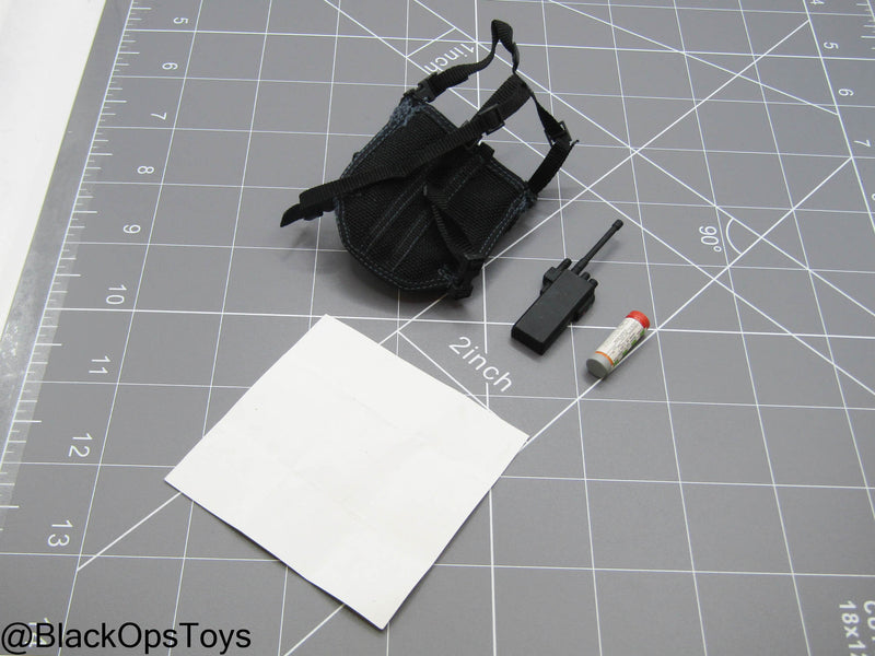 Load image into Gallery viewer, Bam 1/6 Radio Harness w/Radio, Flare, &amp; Map
